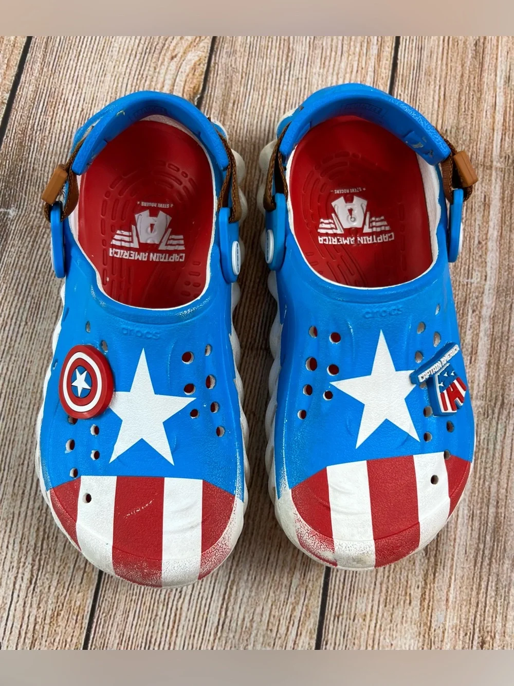 Marvel x Crocs Captain America Super Hero Echo Clogs Size 2 Kids Juniors